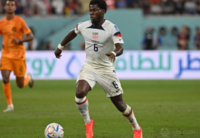 快船险胜三阵活塞，哈登20中4，7次被盖帽，5次失误，2次24秒，多次不防守